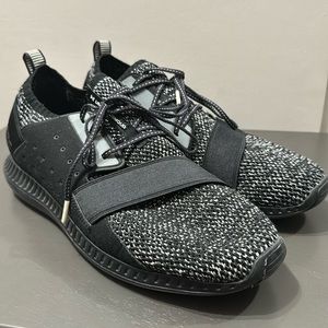 Size 10 Under Armour Knit Shoe